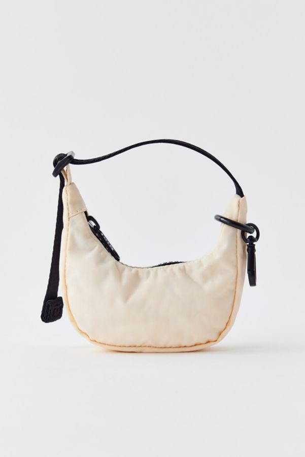 Slide View: 2: Charme de Sac Croissant Deadstock Exclusif UO BAGGU