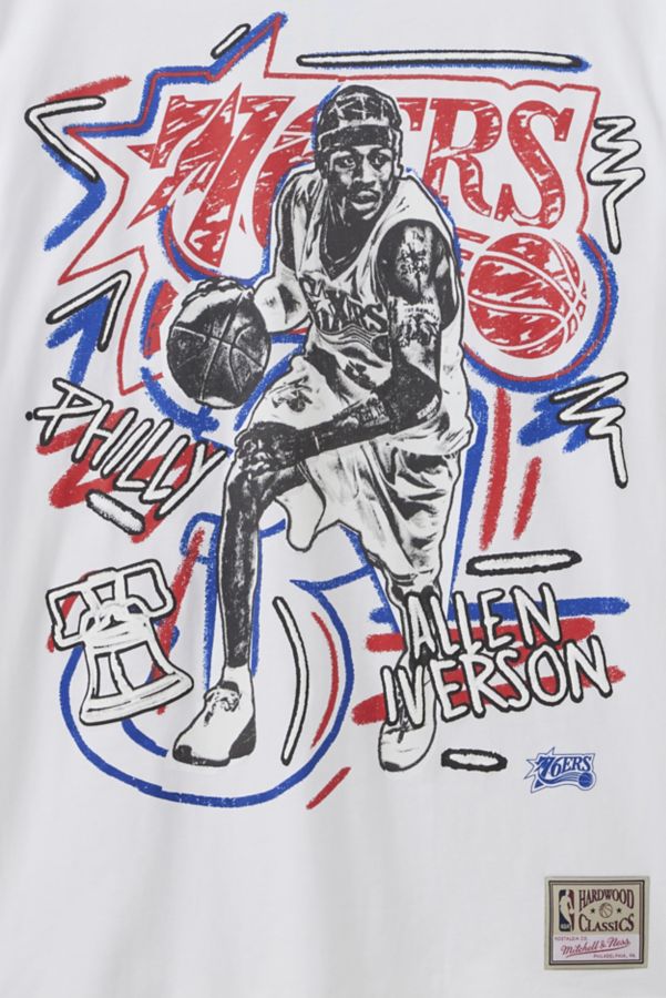 Slide View: 2: Mitchell & Ness NBA Allen Iverson Philadelphia 76ers Chalked Up Graphic Tee