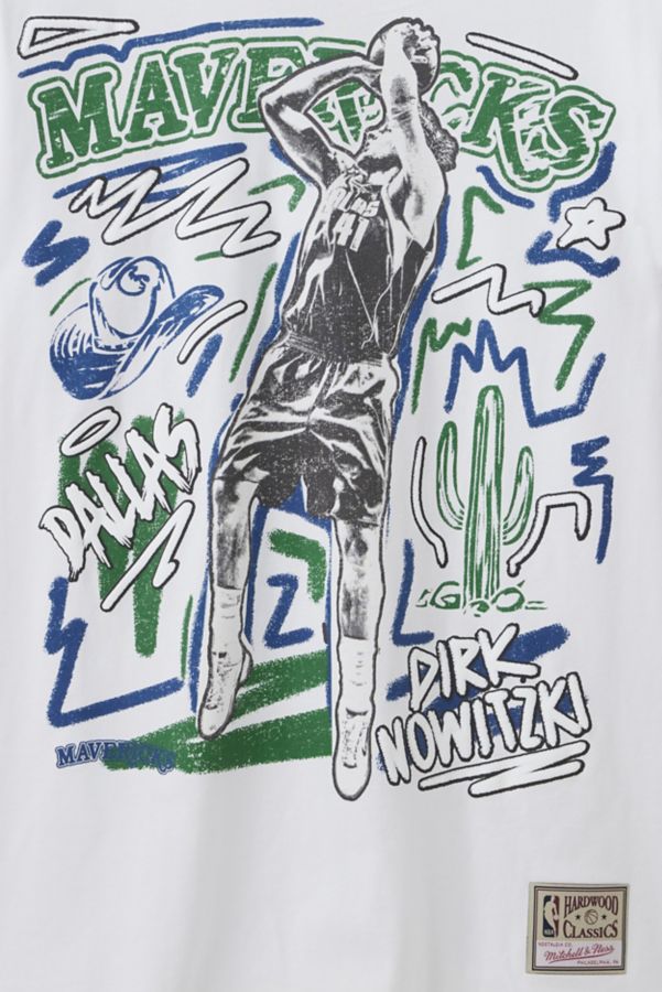 Slide View: 2: Mitchell & Ness NBA Dirk Nowitzki Dallas Mavericks Chalked Up Graphic Tee