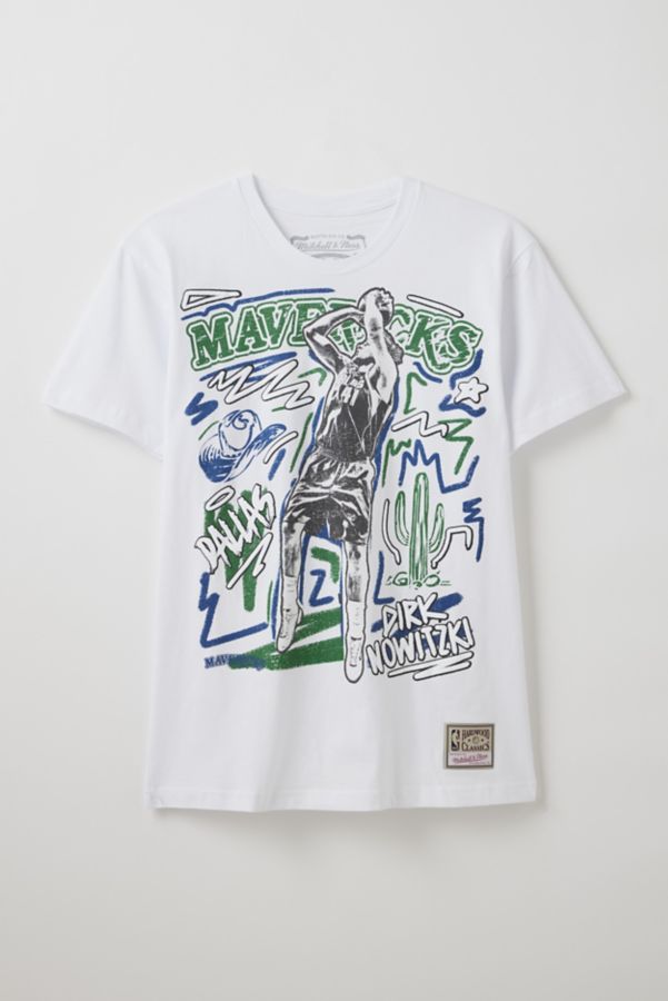 Slide View: 1: Mitchell & Ness NBA Dirk Nowitzki Dallas Mavericks Chalked Up Graphic Tee