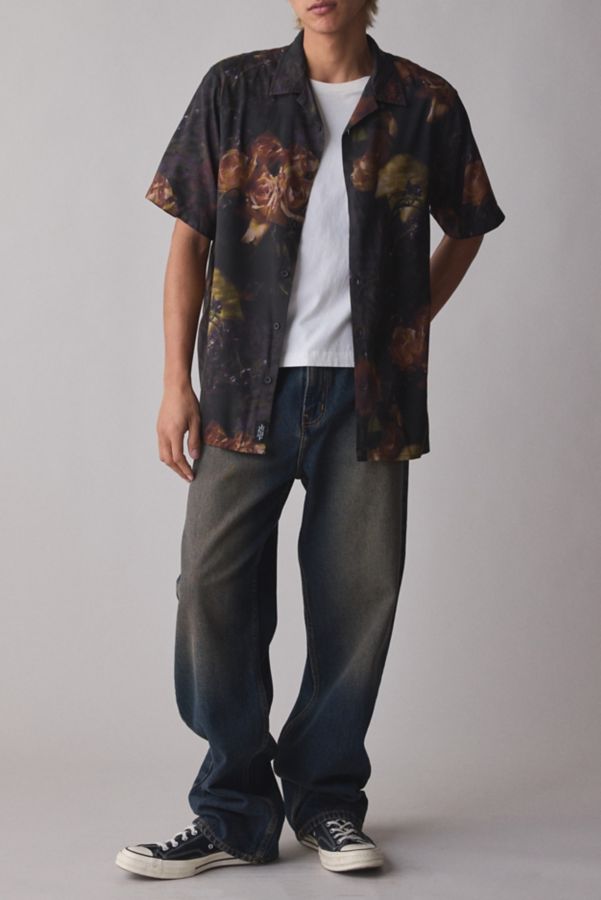 Slide View: 3: Thrills Beauty In Darkness Short Sleeve Button-Down Shirt