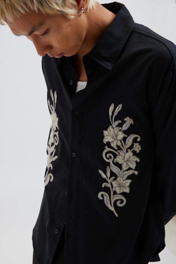 Slide View: 1: UO Floral Embroidered Long Sleeve Dress Shirt