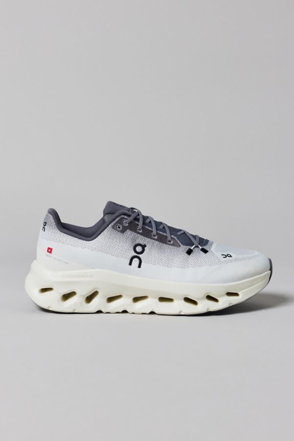 Slide View: 2: On Men's Cloudtilt Sneaker