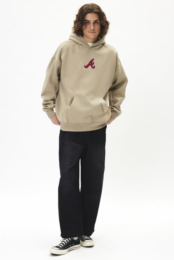 Slide View: 3: Pro Standard UO Exclusive MLB Atlanta Braves Logo Hoodie Sweatshirt