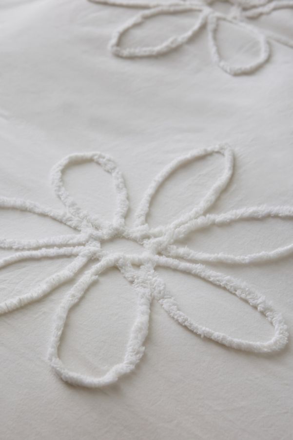 Slide View: 7: Daisy Tufted Core Duvet Cover