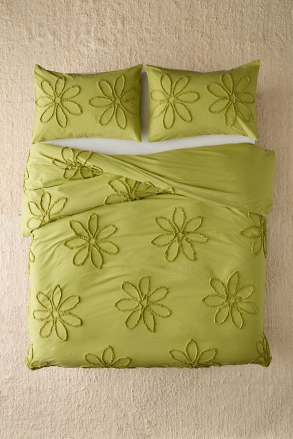 Slide View: 2: Daisy Tufted Core Duvet Cover