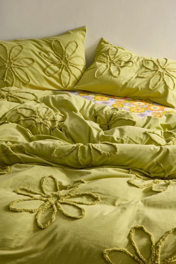 Slide View: 1: Daisy Tufted Core Duvet Cover