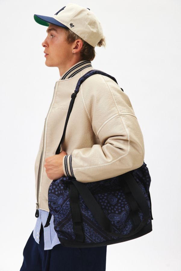 Slide View: 1: Bandana Print Zippered Tote Bag