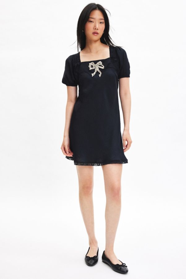 Slide View: 2: Kimchi Blue Noa Bow Applique Babydoll Mini Dress