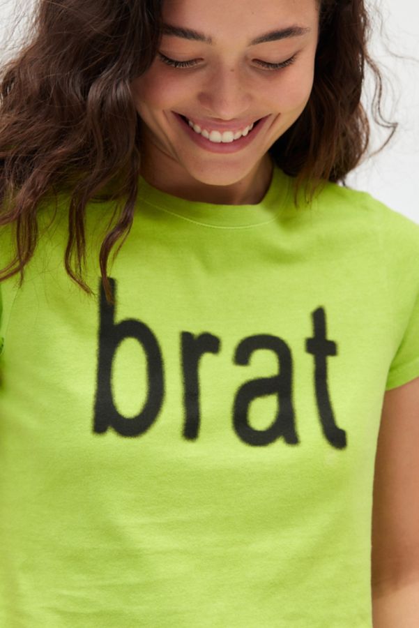 Slide View: 4: T-shirt pour bébé Charli XCX UO Exclusive Brat Graphic