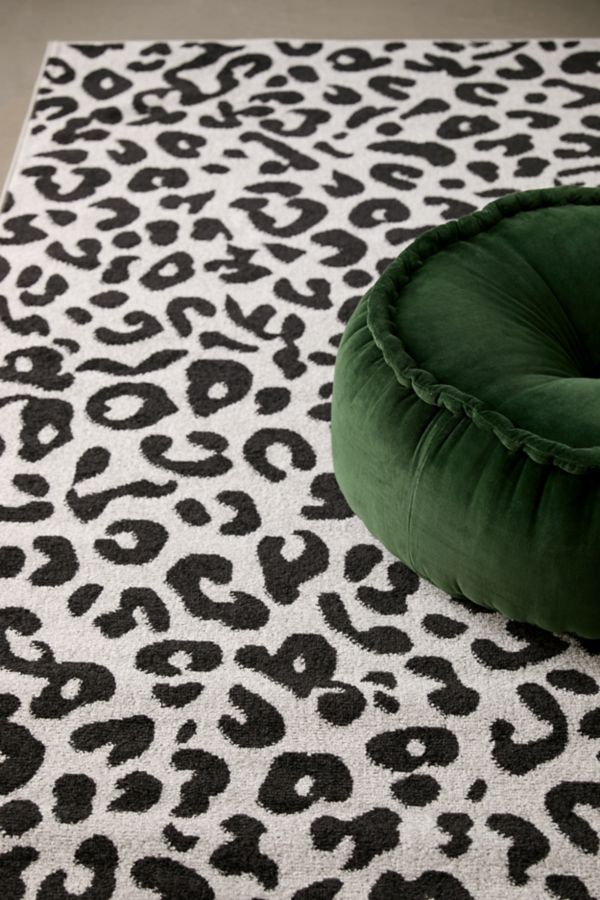 Slide View: 2: Leopard Printed Performance Rug