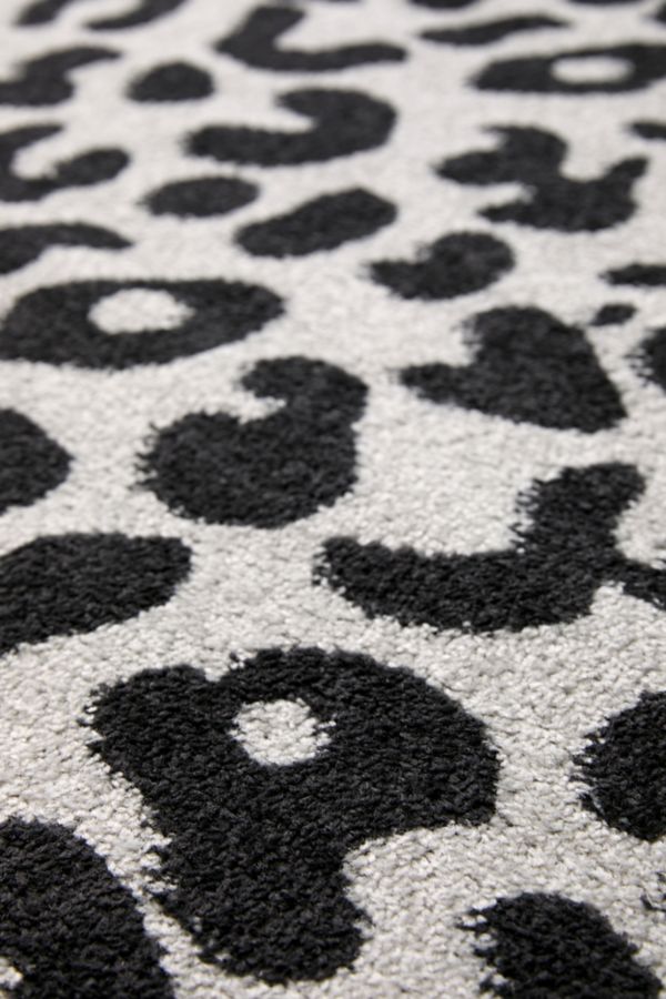 Slide View: 3: Leopard Printed Performance Rug