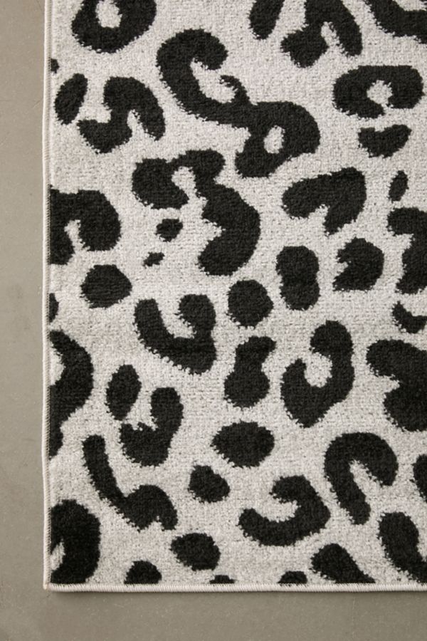 Slide View: 4: Leopard Printed Performance Rug