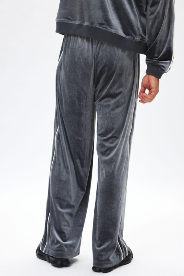 Slide View: 3: UO Mammoth Velour Track Pant