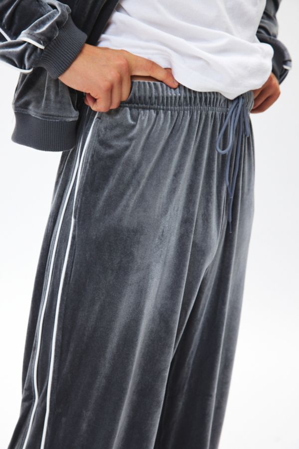 Slide View: 5: UO Mammoth Velour Track Pant