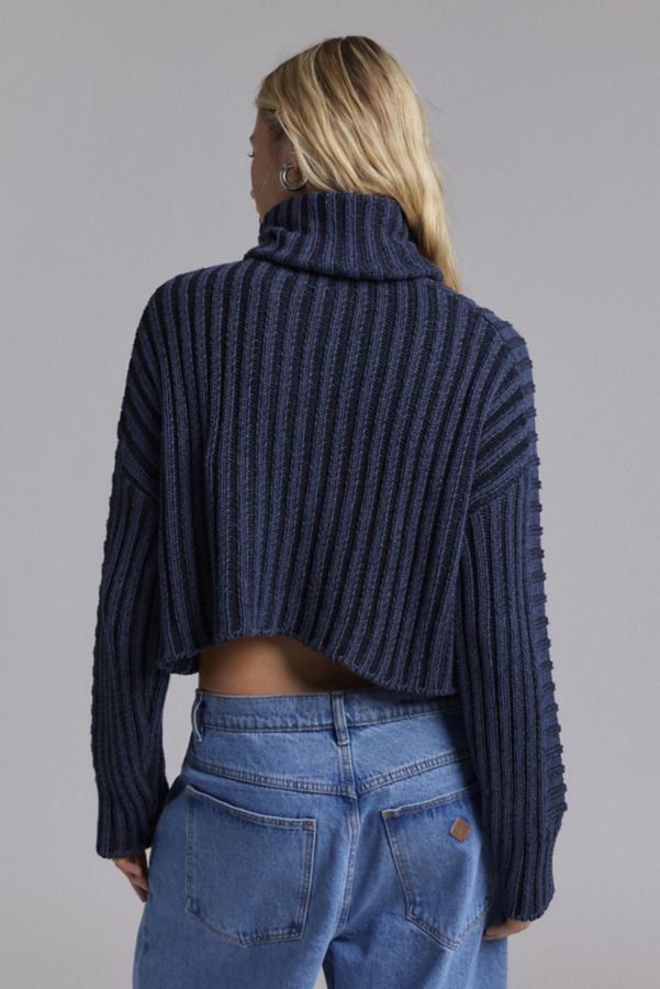 Slide View: 4: BDG Chad Ribbed Knit Cropped Zip-Up Sweater