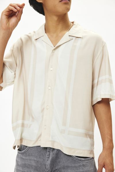 UO Resort Short Sleeve Button-Down Shirt