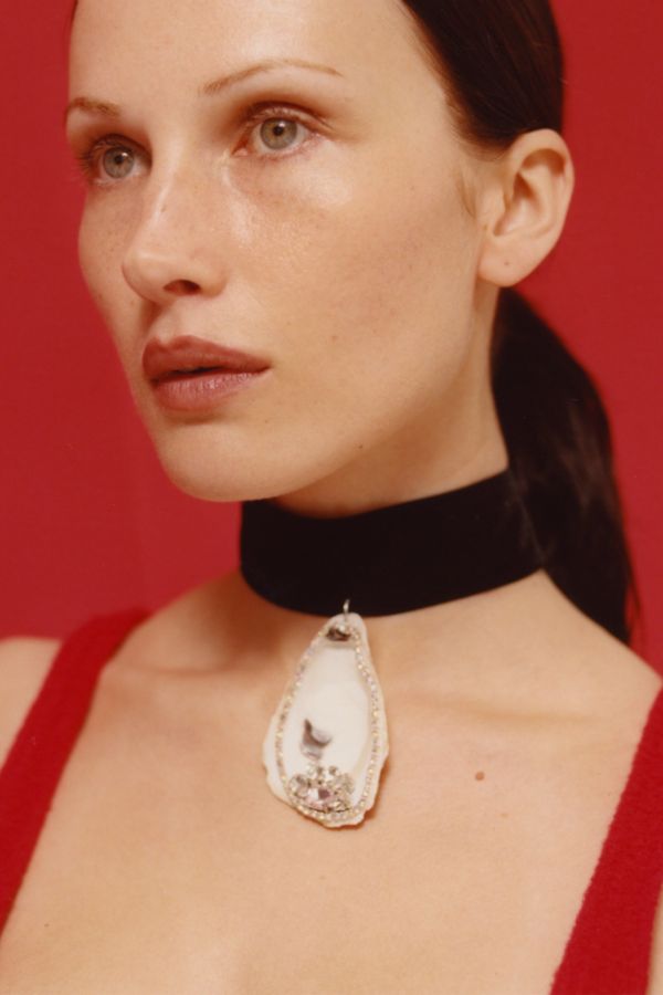 Slide View: 1: Tootsie Jewelry Oyster Choker