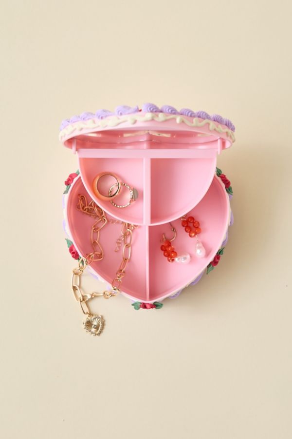 Slide View: 2: Pretty Shitty Cakes UO Exclusive Frosted Heart Shape Jewelry Box