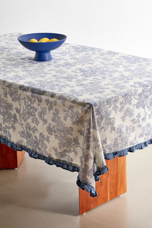 Slide View: 1: Printed Pattern Ruffle Edge Tablecloth