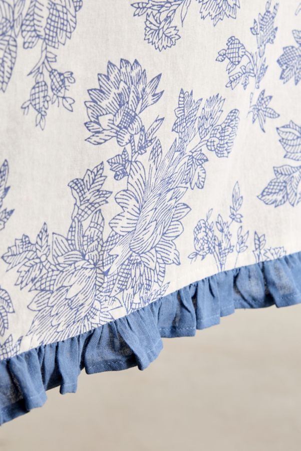 Slide View: 3: Printed Pattern Ruffle Edge Tablecloth