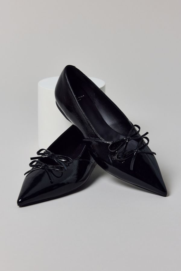 Slide View: 1: Vagabond Shoemakers Hermine Bow Pointed Toe Flat