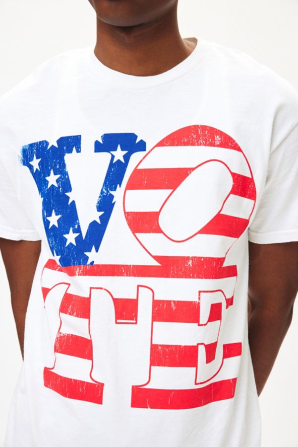 Slide View: 1: T-shirt Graphique Vote