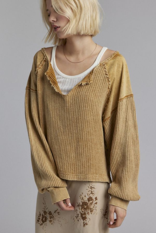 Slide View: 1: BDG Catskills Waffle Knit Thermal Long Sleeve Tee