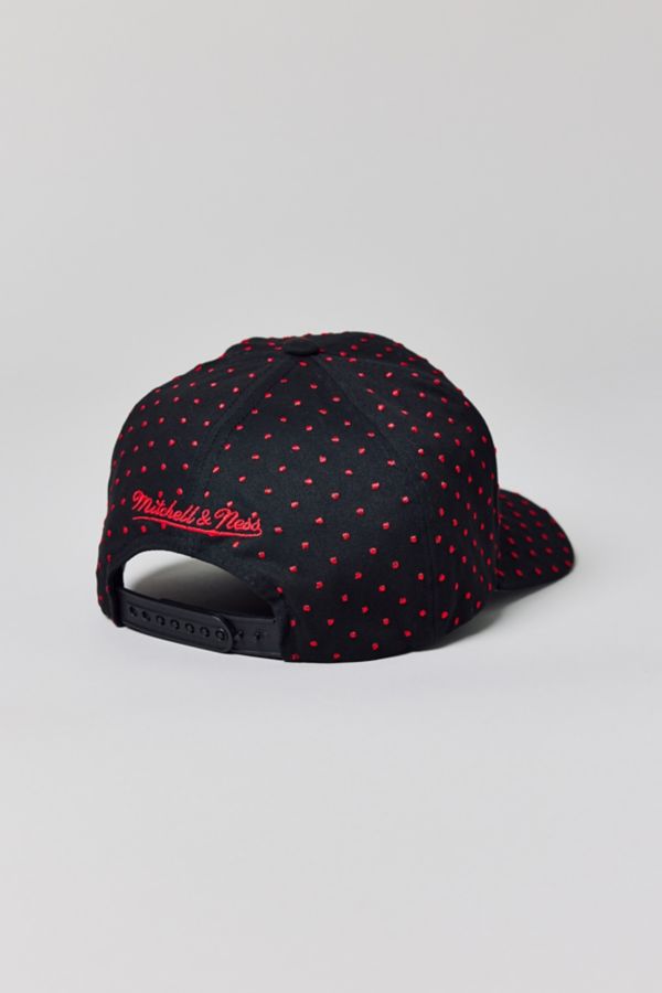 Slide View: 2: Mitchell & Ness NBA Chicago Bulls Polka Dot Pro Snapback Hat