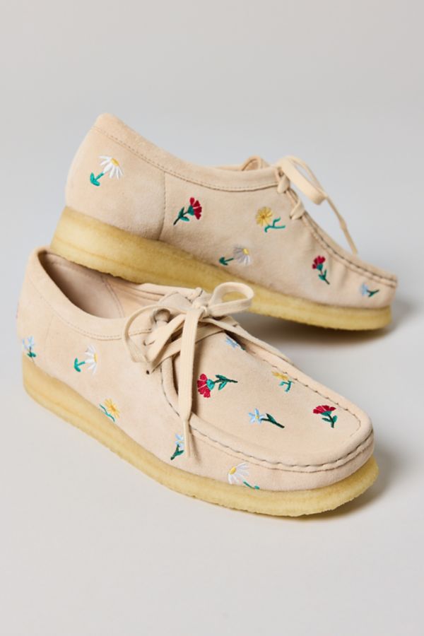 Slide View: 1: Clarks Women's Wallabee Floral Embroidered Suede Shoe