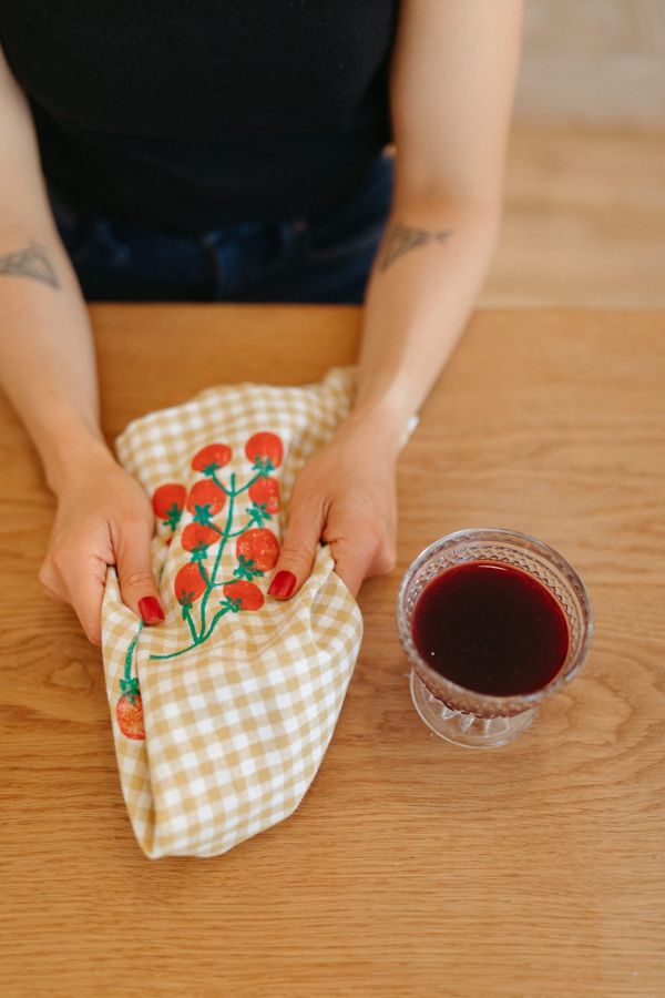 Slide View: 3: Julie Peach Block Printed Gingham Tomato Napkin Set