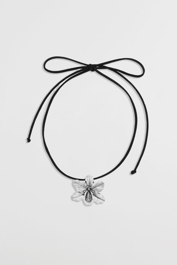 Slide View: 2: Velvet Luna Lily Suede Choker Necklace