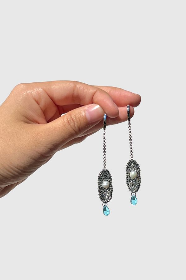 Slide View: 3: Dream Song Beaded Oyster Girl Earrings