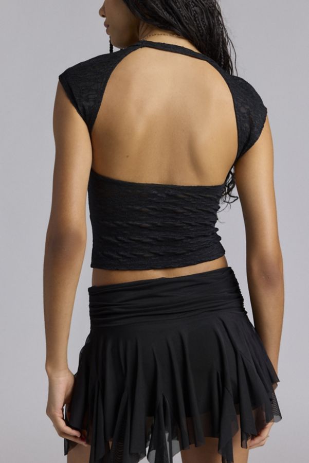 Slide View: 2: UO Rebeka Keyhole Open Back Lace Crop Top