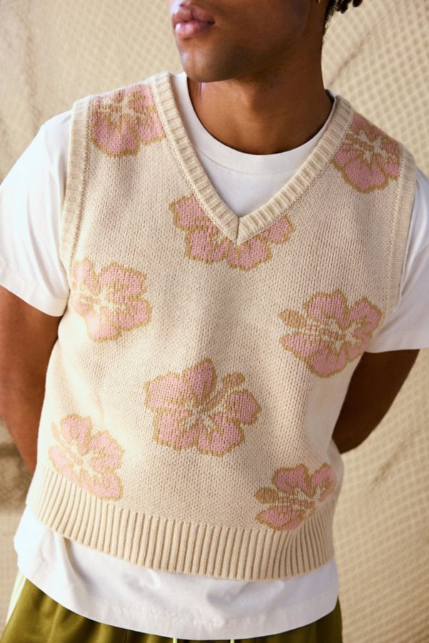 Slide View: 1: UO Hibiscus Pattern Jacquard Sweater Vest