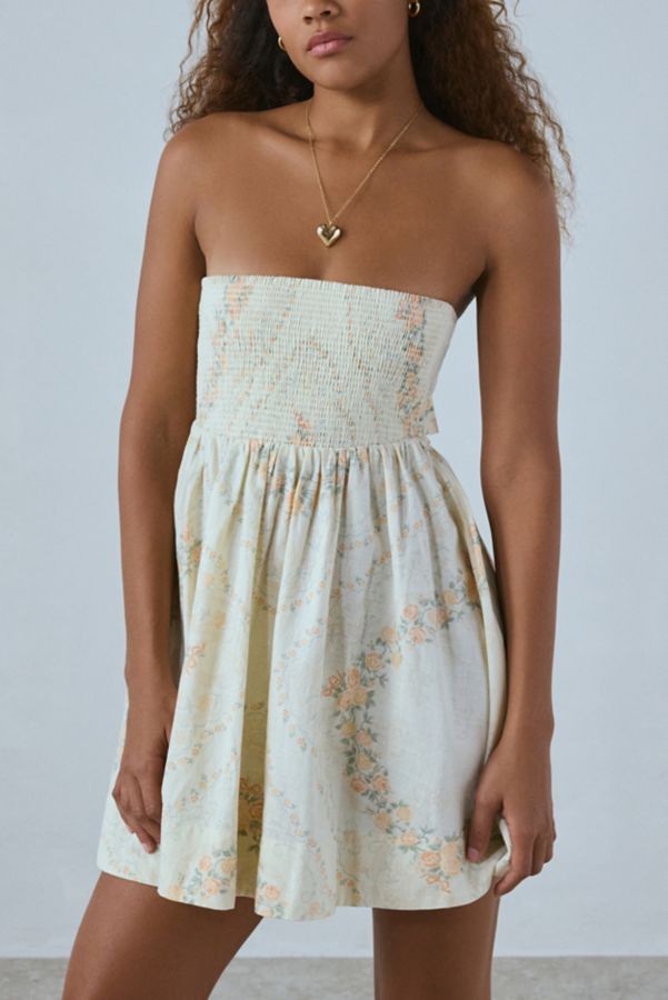 Slide View: 1: BDG Juliana Smocked Strapless Mini Dress