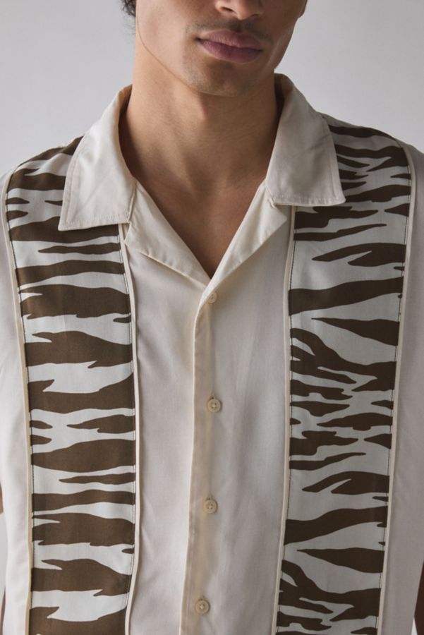 Slide View: 4: UO Animal Pattern Paneled Short Sleeve Shirt