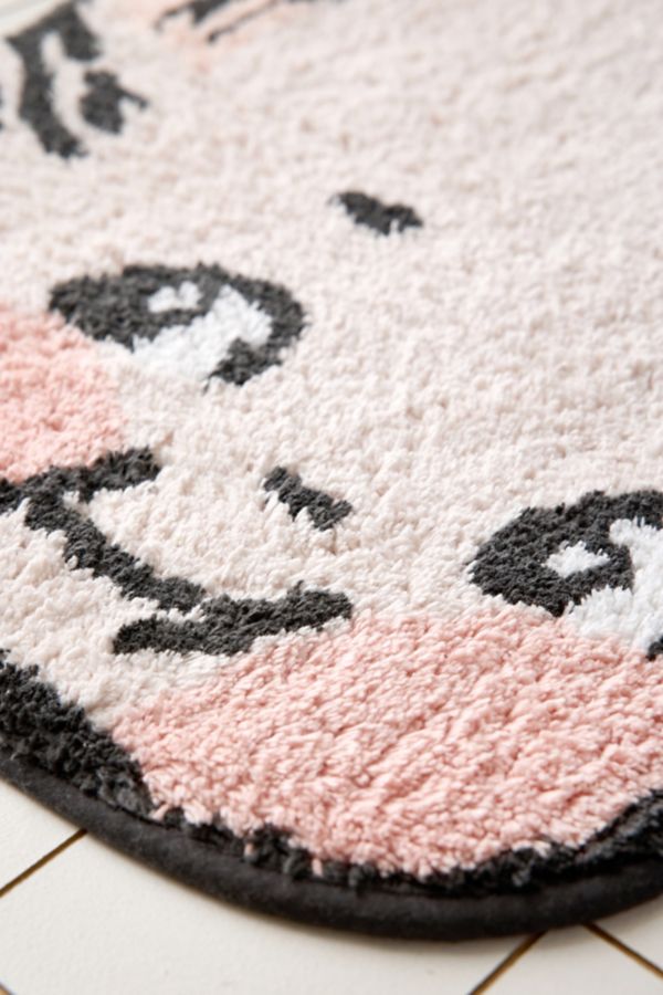 Slide View: 3: Kewpie UO Exclusive Cherub Shaped Tufted Bath Mat