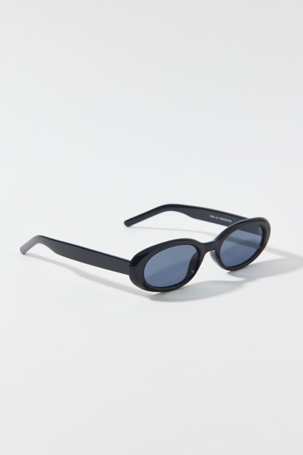 Slide View: 2: UO Essential Oval Sunglasses