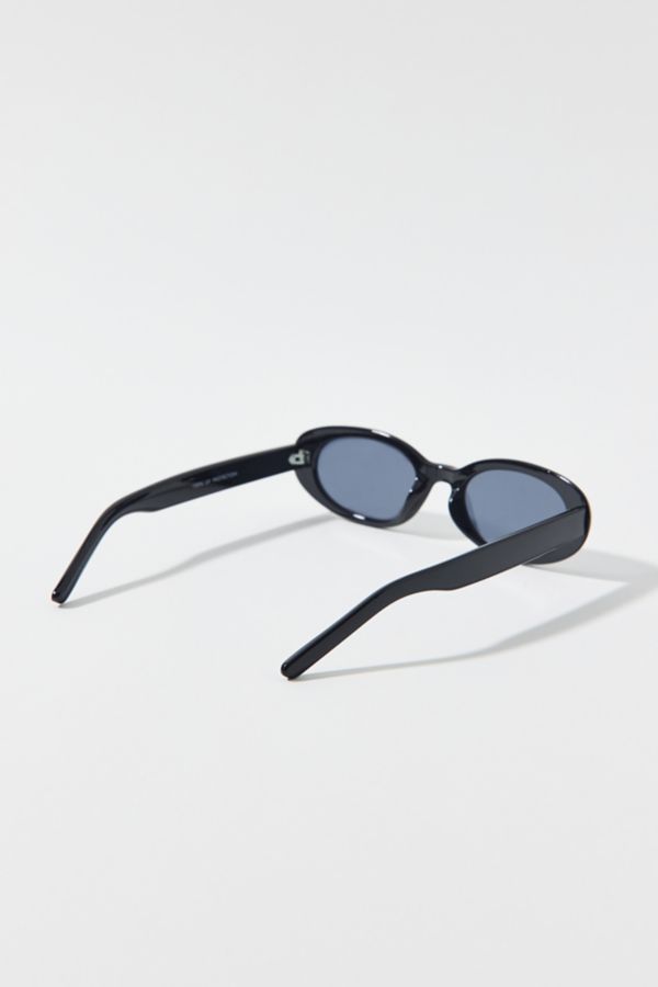 Slide View: 4: UO Essential Oval Sunglasses