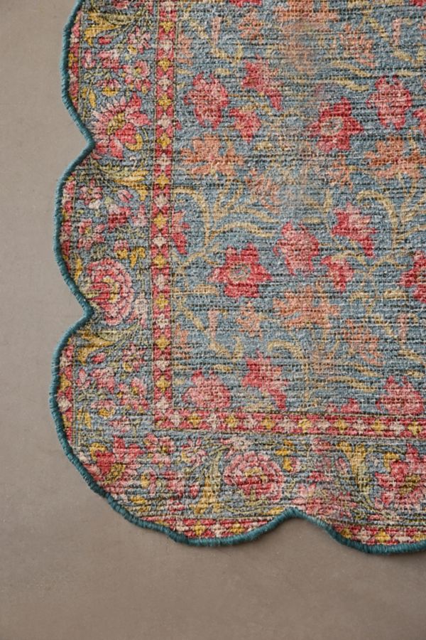 Slide View: 4: In Bloom Floral Scallop Printed Rug