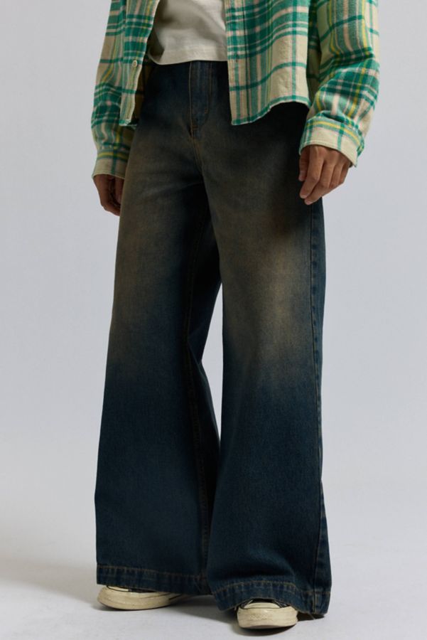 Slide View: 1: BDG Cone Relaxed Fit Jean