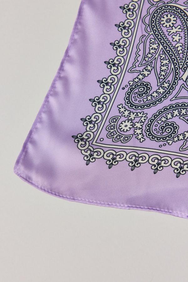 Slide View: 2: Foulard Soyeux Paisley Fleuri