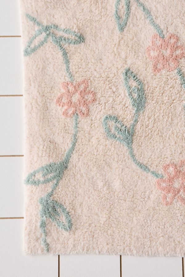 Slide View: 4: Falling Vines Floral Tufted Bath Mat