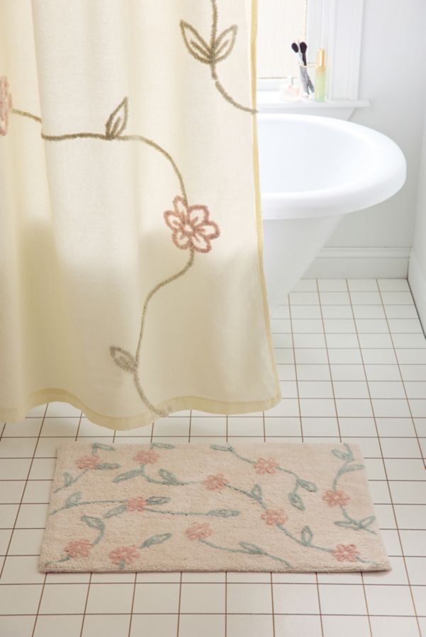 Slide View: 1: Falling Vines Floral Tufted Bath Mat