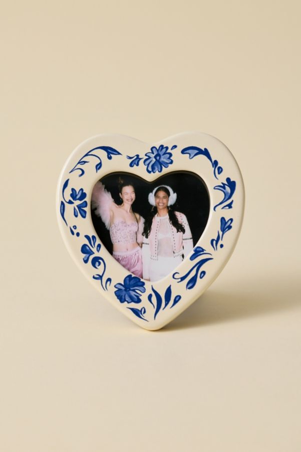 Slide View: 1: Country Heart Shape Ceramic 4x4 Picture Frame