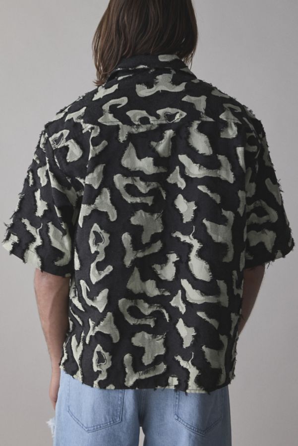 Slide View: 3: FRIED RICE Abstract Pattern Boxy Short Sleeve Shirt