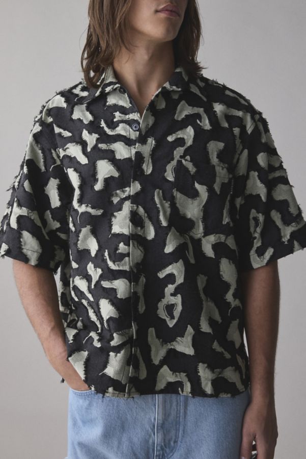 Slide View: 1: FRIED RICE Abstract Pattern Boxy Short Sleeve Shirt