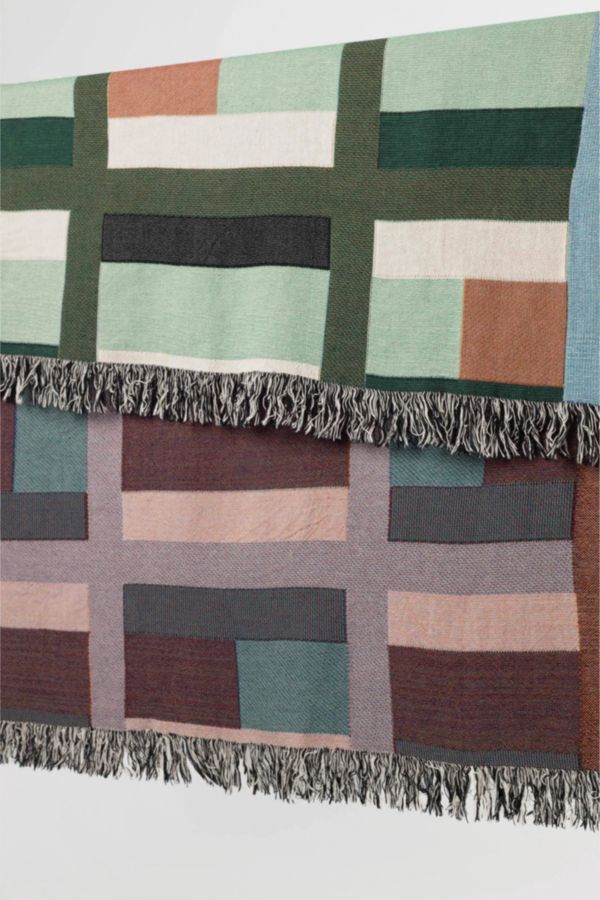 Slide View: 3: Clr Shop Quilted Woven Throw Blanket