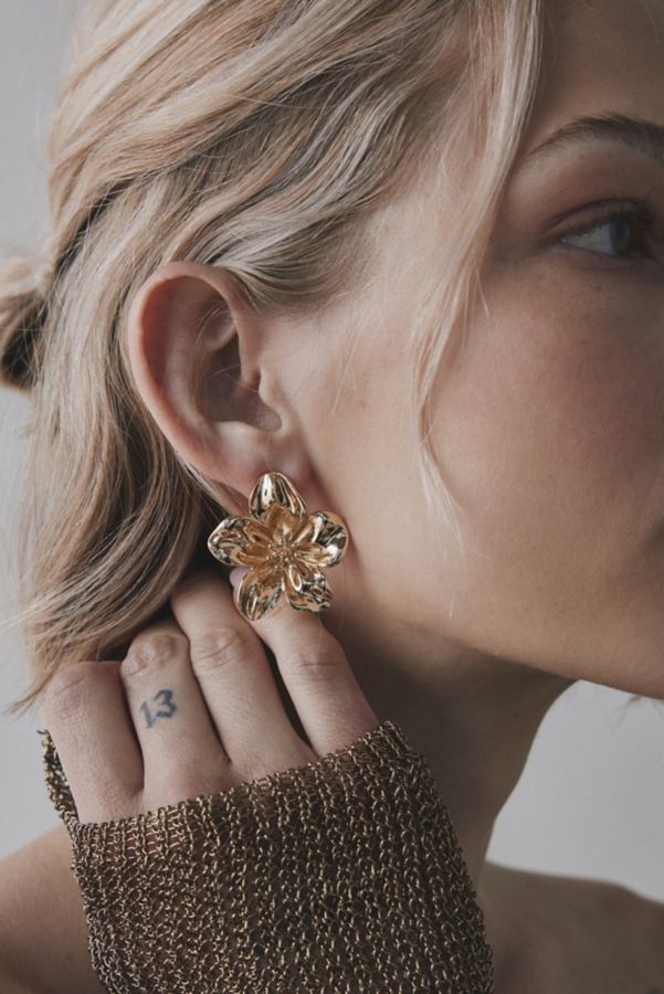 Slide View: 1: Fiore Floral Statement Post Earring